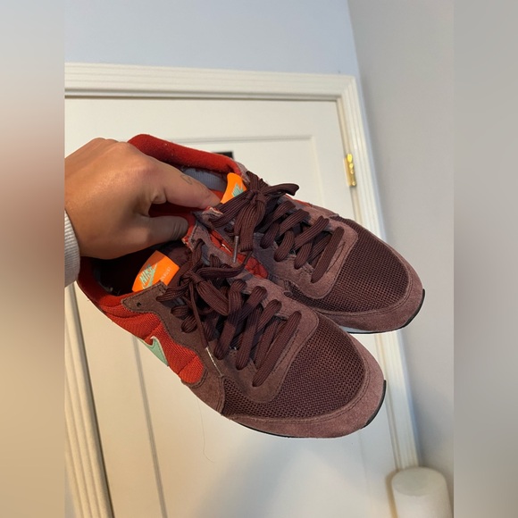 WMNS Nike Internationlist (Mahogany/Green Glow/ Total Orange) - Picture 5 of 5